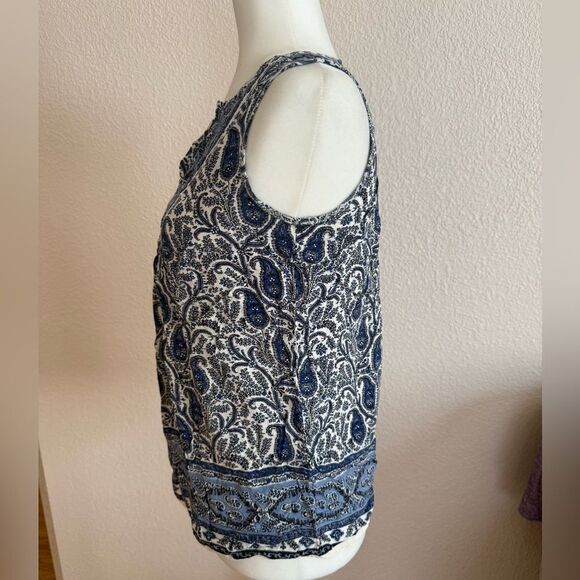 Max Studio Blue and White Paisley Women's Top - Picture 3 of 6